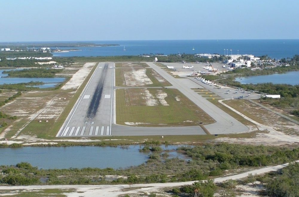 Dos cubanos volaron en ala delta motorizada hasta Aeropuerto de Key West