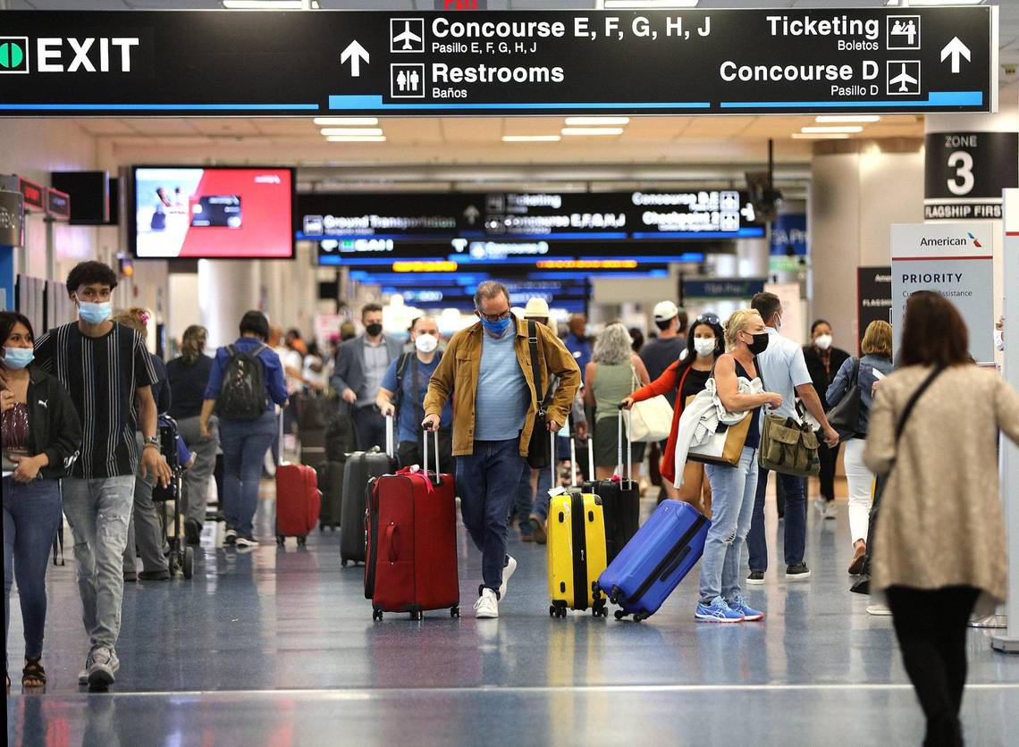 Variante Ómicron podría afectar el turismo en Florida