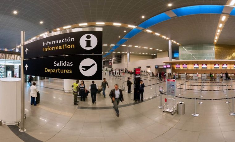 15 venezolanos quedaron varados en aeropuerto de Bogotá tras haberles negado parole humanitario de EE.UU