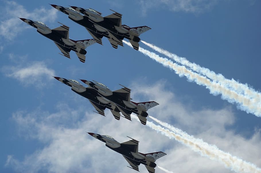 Thunderbirds vuela sobre Orange y el sur de California en homenaje a los trabajadores de primera línea