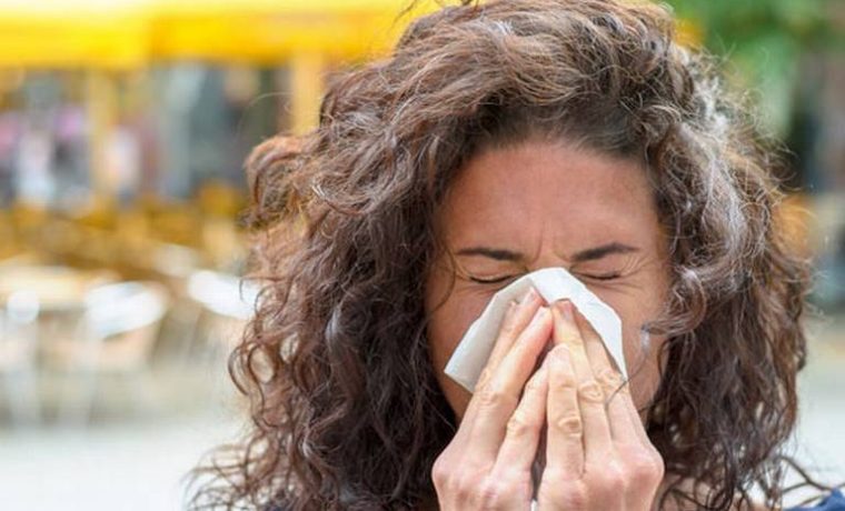 Variante de la gripe domina los contagios a niños y ancianos