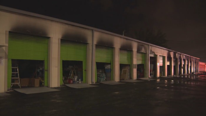 Instalación de almacenamiento en Pompano Beach quedó carbonizada tras incendio 