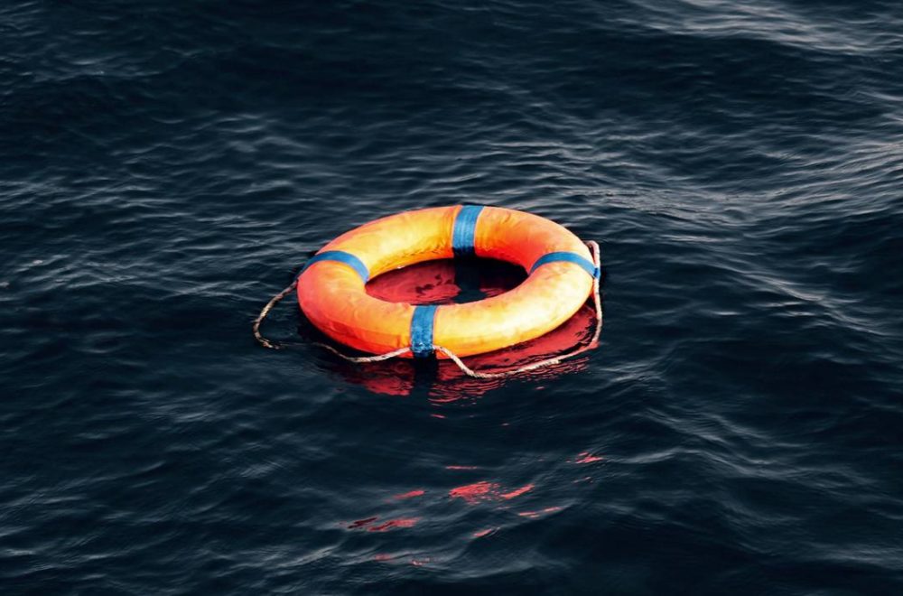 La odisea de capitán y su perrita: Sobrevivieron 3 meses varados en el océano 