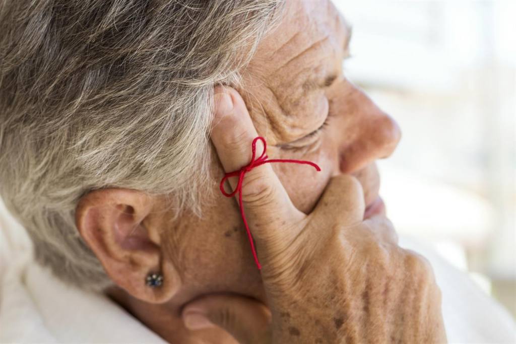Nueva prueba de sangre detecta alzhéimer 20 años antes de presentar síntomas