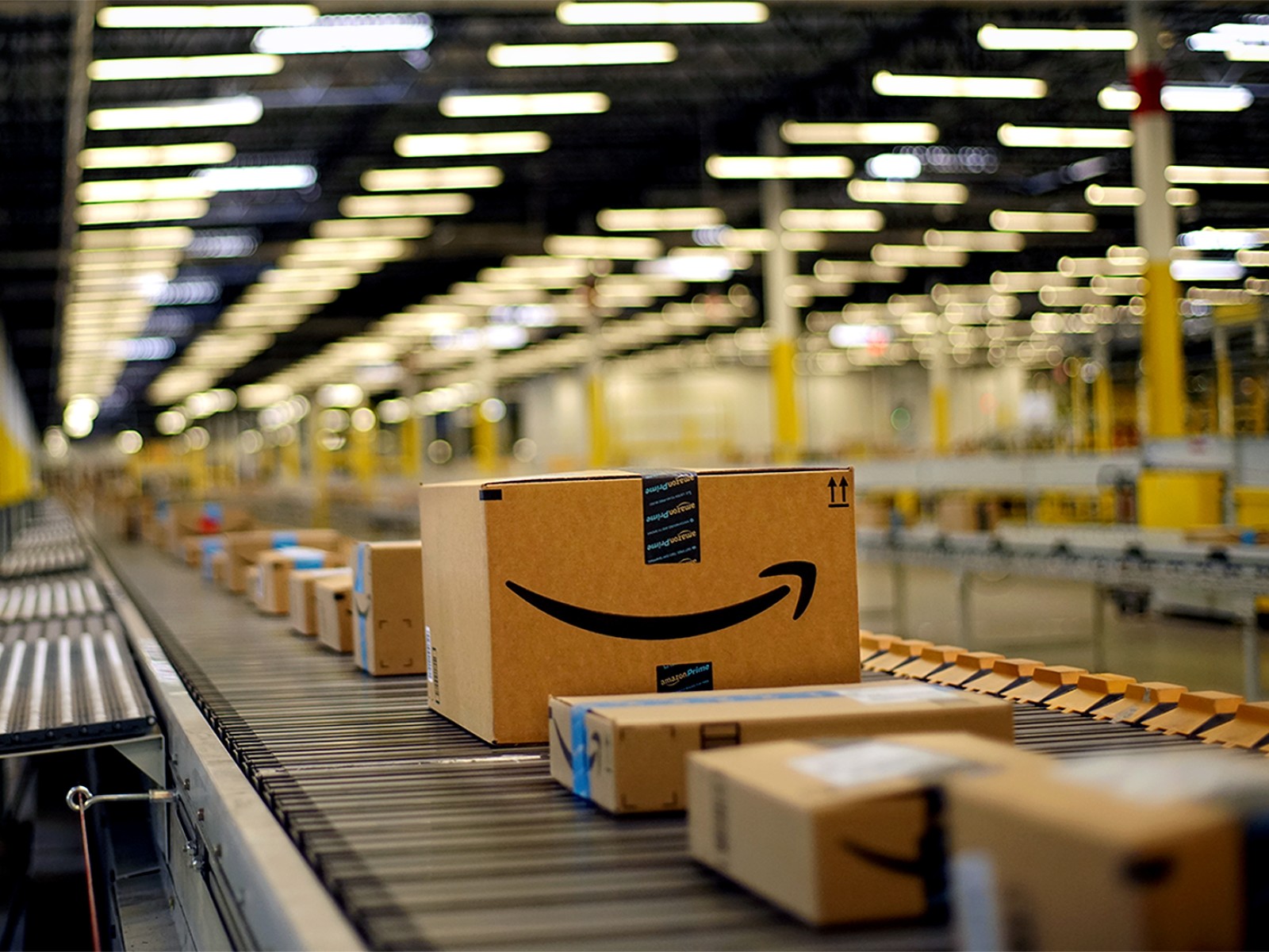 ¿Buscas empleo? Amazon contratará 100.000 trabajadores más para temporada decembrina