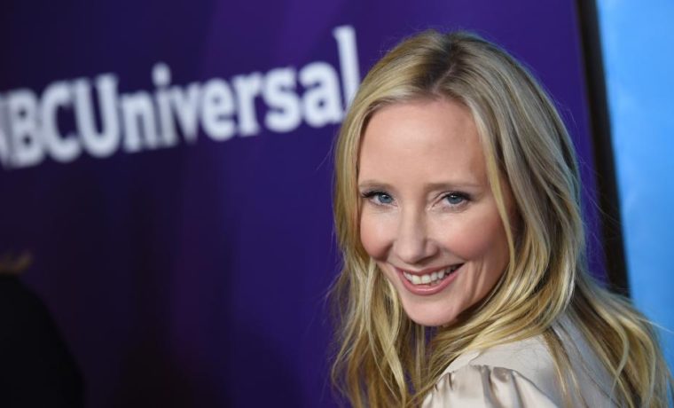 Mujer afectada por accidente en el que murió Anne Heche presenta demanda