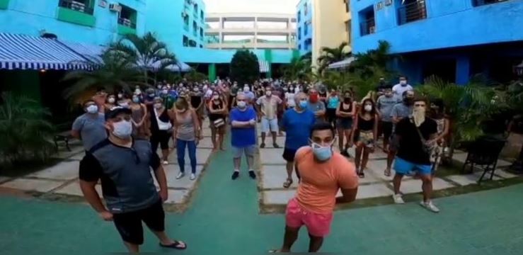 ¡Aburridos del comunismo! 600 argentinos varados en Cuba por el coronavirus protestan en La Habana (Video)