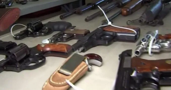 Miami-Dade quiere sacar las armas ilegales y mandarlas a Ucrania