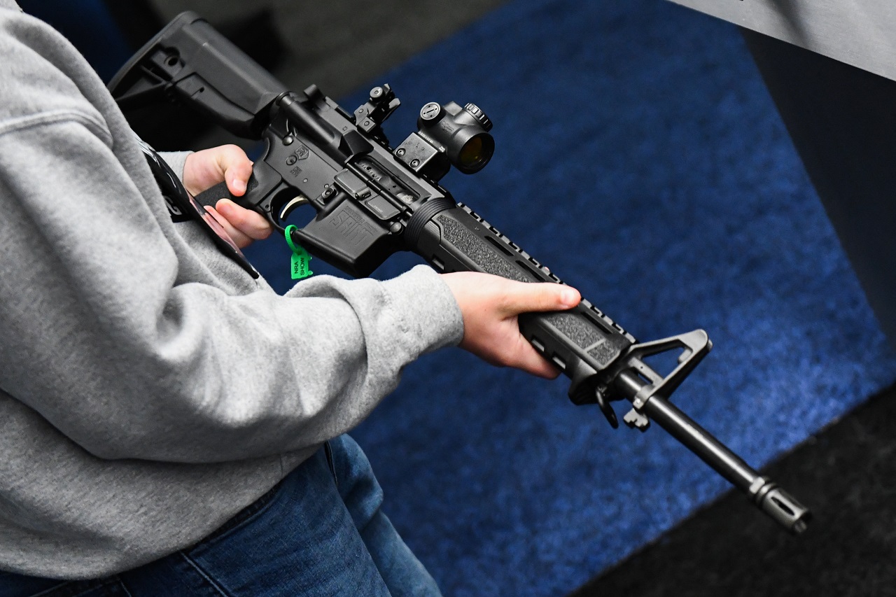 Nueva York promulga ley que limita la portación de un arma oculta por fuera del hogar