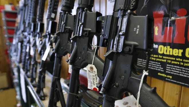 Tribunal afirma que jóvenes de 18 años pueden comprar armas