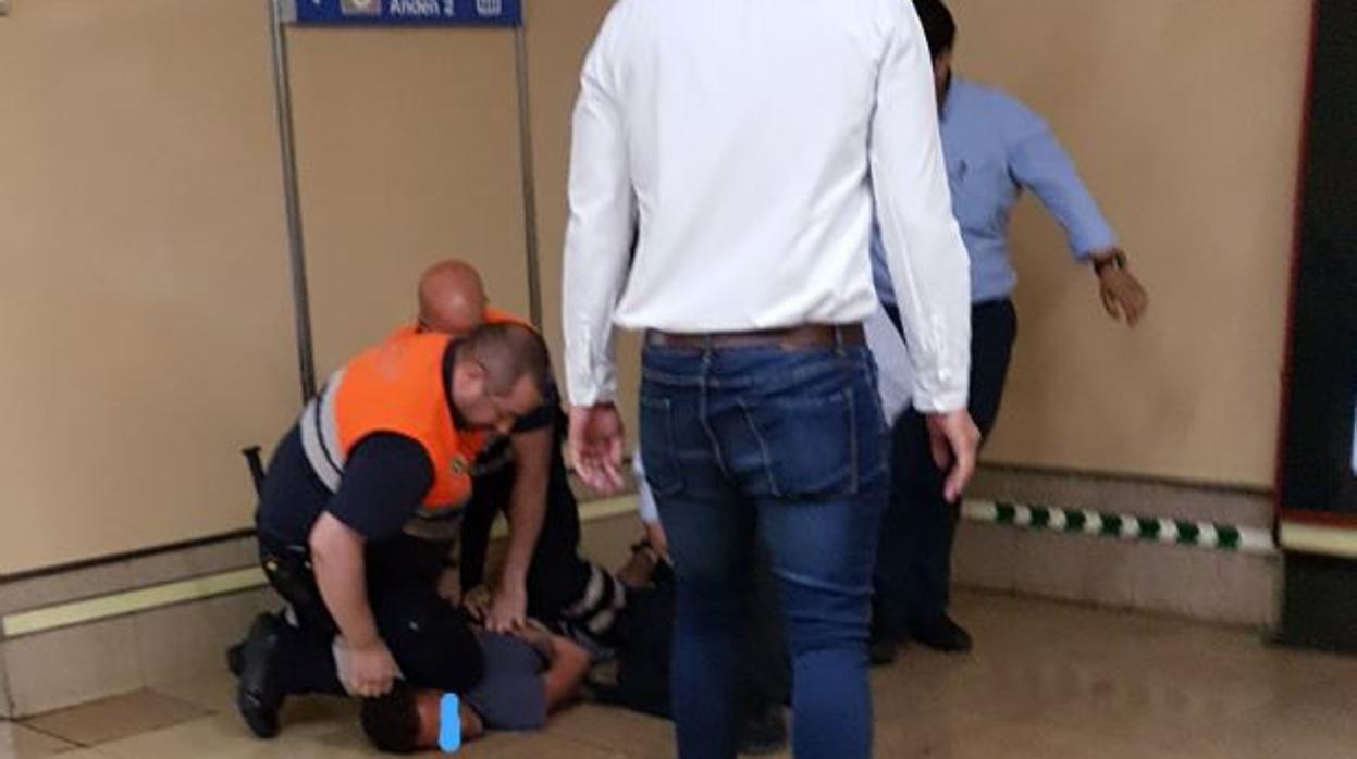 Un hombre fue detenido por empujar a otro a las vías del Metro de Madrid