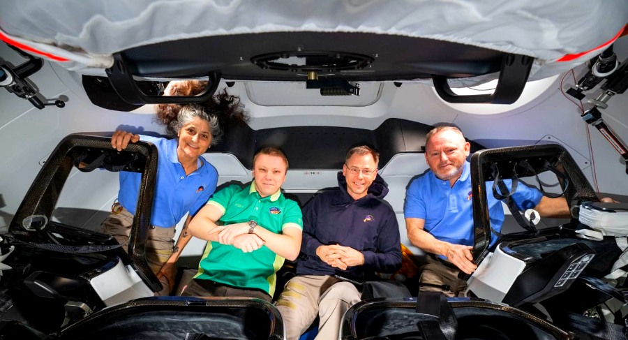 Regresan a la Tierra: Astronautas varados en la EEI llegan en nave de SpaceX
