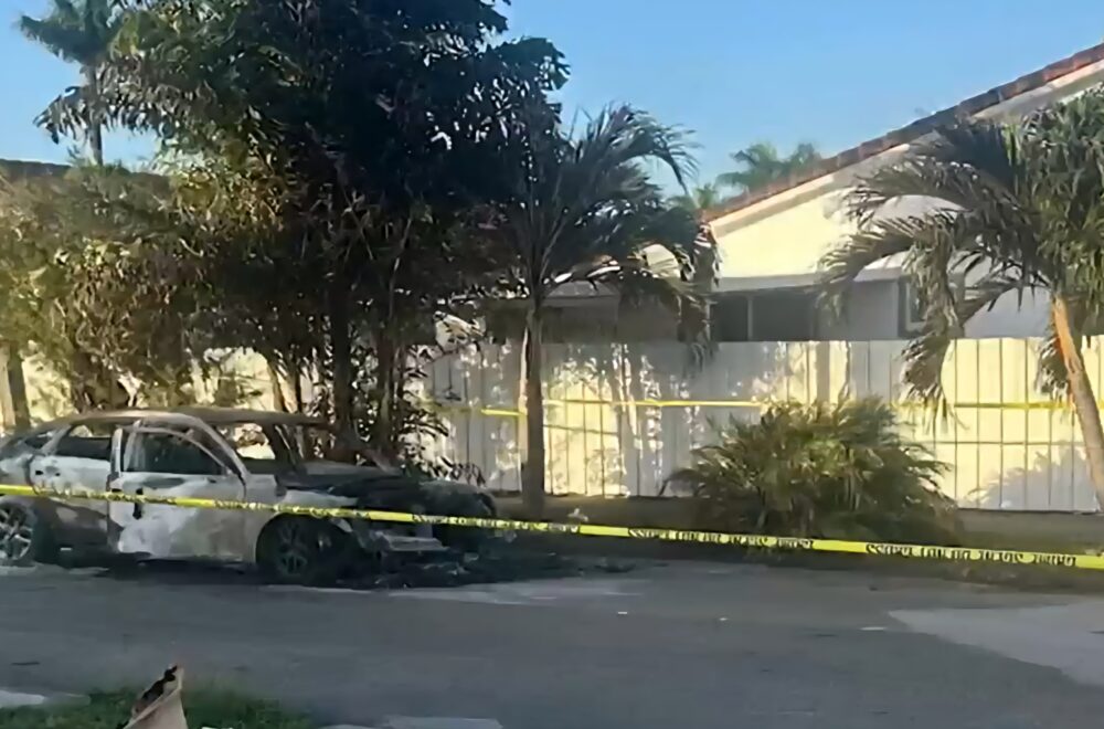 Mujer muere calcinada dentro de auto en Hialeah Gardens: su esposo lo incendió