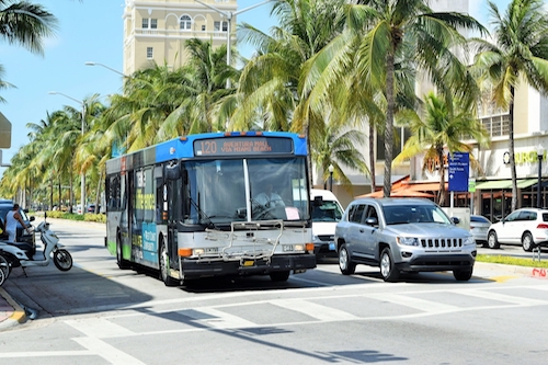 Miami-Dade busca operadores de autobús de tiempo completo