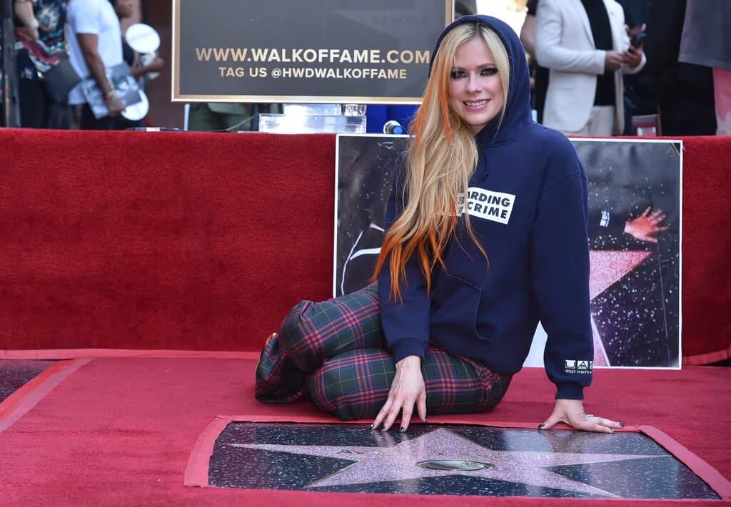 Avril Lavigne recibe una estrella en el Paseo de la Fama de Hollywood