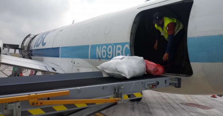 Cuba recibió primer vuelo con ayuda humanitaria desde Miami