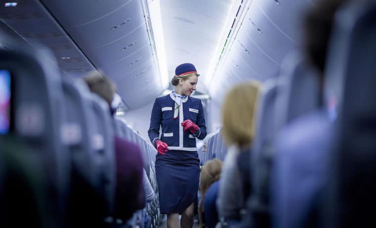 Así lucen las habitaciones para azafatas dentro de un avión