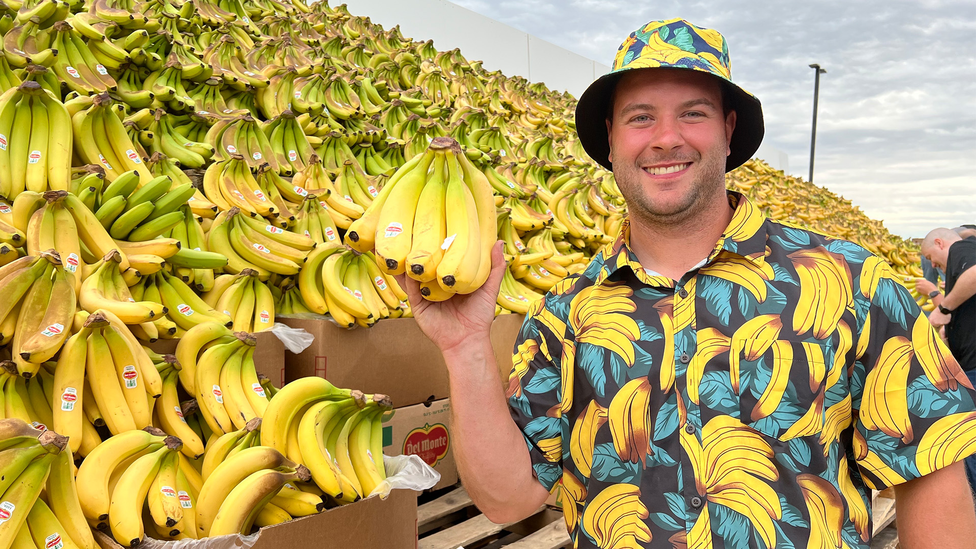 Rompen récord Guinness con 70,000 libras de bananas