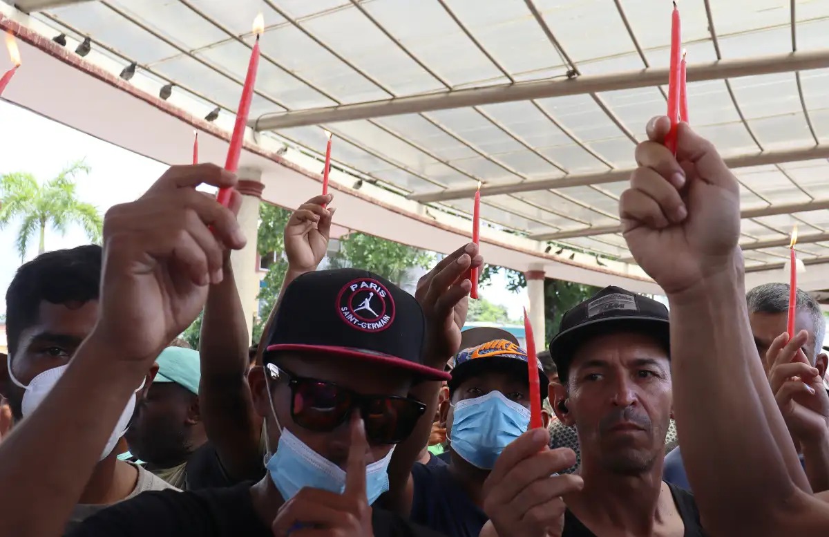 Grupo de 94 migrantes escapa de asfixia en camión en México