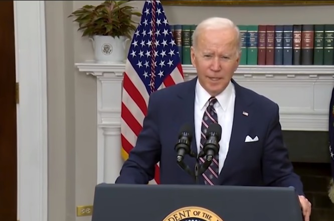 Biden: Tenemos que aprobar la prohibición de las armas de asalto