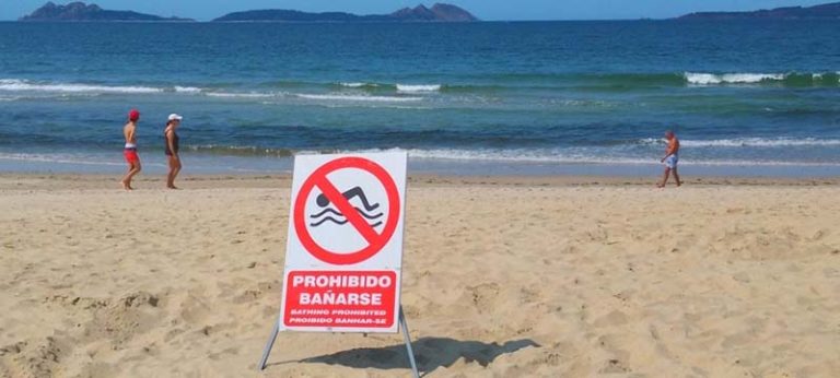 Por bacteria fecal en el agua emiten advertencia en cinco playas de Miami-Dade
