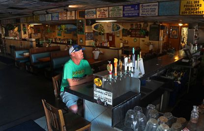 Regulador de Florida anunció reuniones para nuevos planes de reapertura de bares
