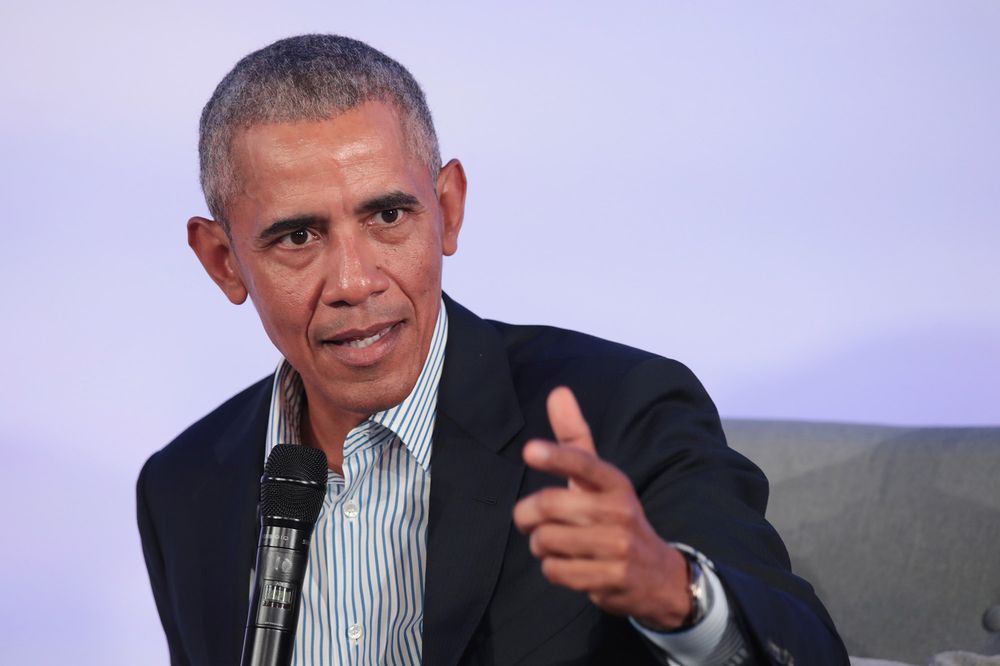 ¿Por qué Barack Obama se refirió a teorías de la conspiración en ceremonia de graduación?