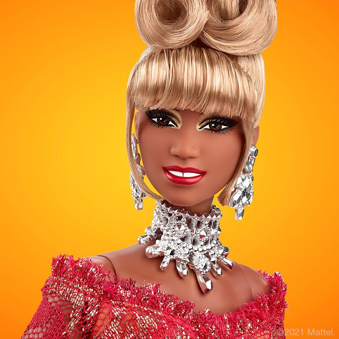 Barbie honra a Celia Cruz y a  Julia Alvarez en el mes de la herencia hispana