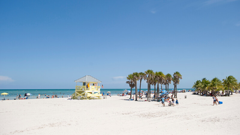 Autoridades emiten aviso de natación para playa de Miami-Dade