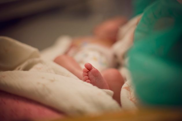 Primer hombre embarazado dio a luz en España