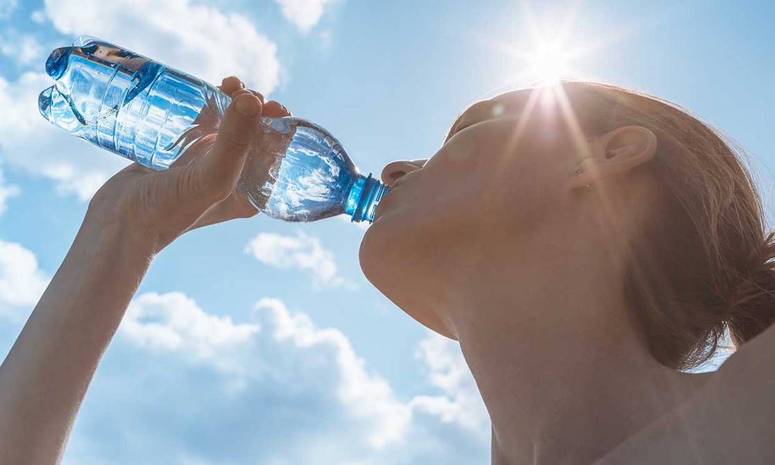 Cómo saber si estás bebiendo suficiente agua