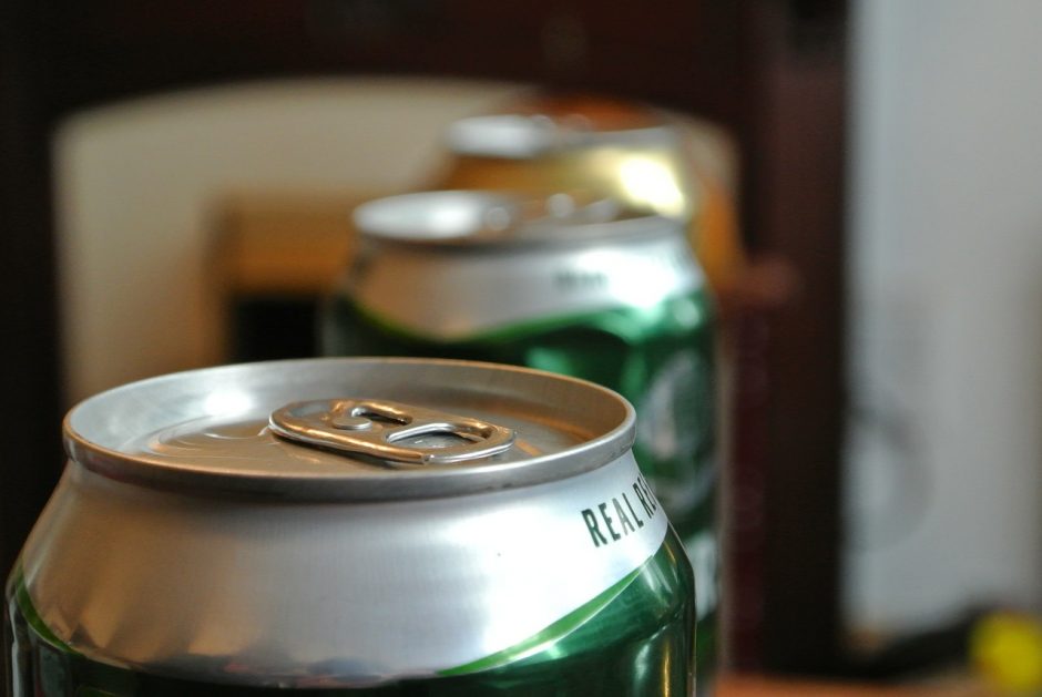 Cerveceros enfrentan escasez de latas de aluminio en EE.UU.