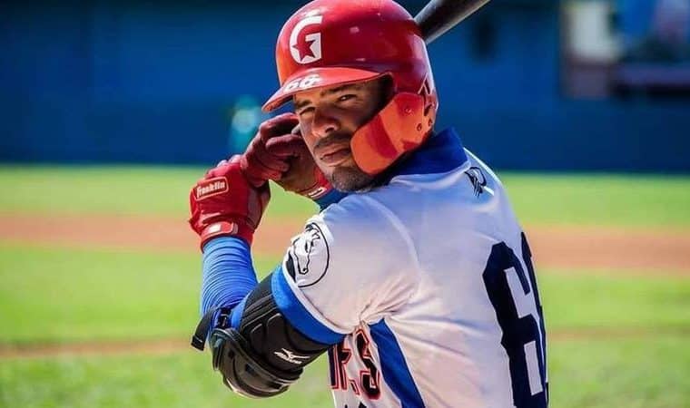Beisbolista de Cuba no se subió al avión tras eliminación del Mundial: Se quedó en Miami