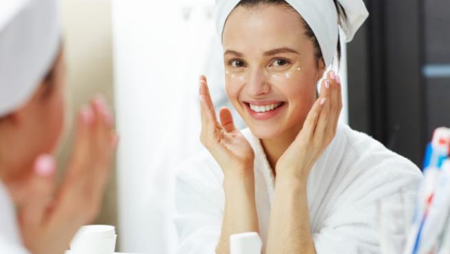 Conoce los beneficios del masaje facial con hielo para una piel radiante