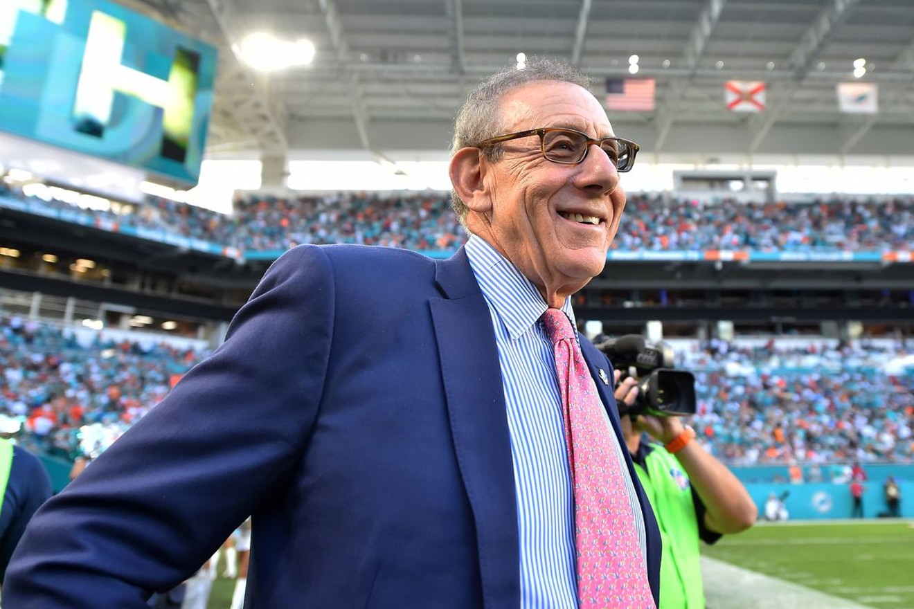 Dueño de los Miami Dolphins debe irse