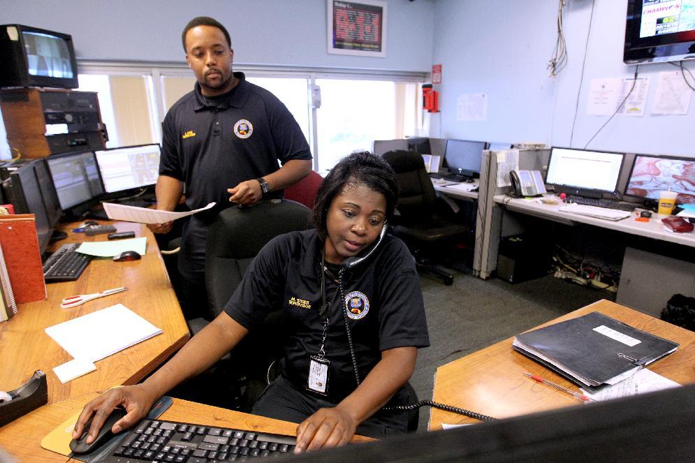 Policía de Miami celebra labor de los telecomunicadores del 911 en el mundo
