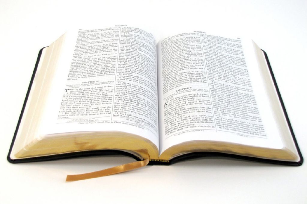La Biblia la quieren fuera de las escuelas de Miami-Dade y Broward