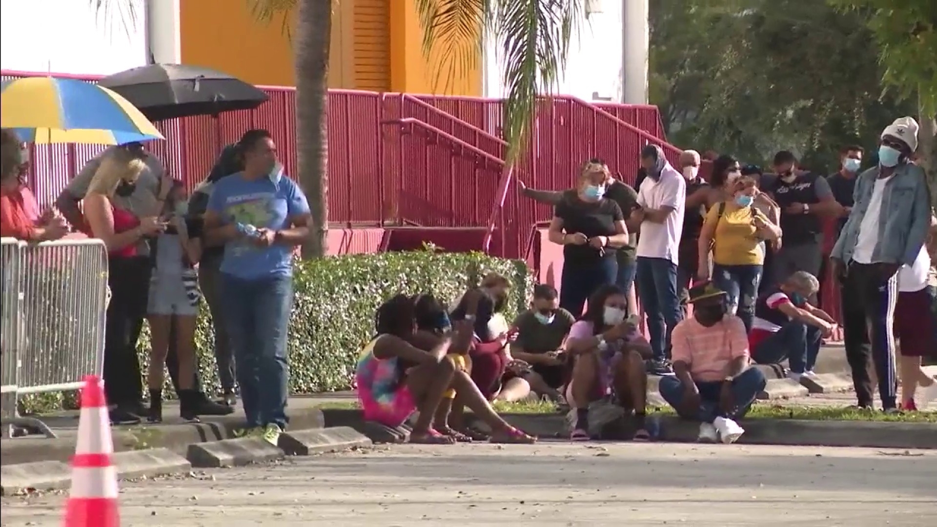 ¡Miami Gardens invadida! Cazadores de ofertas del Black Friday se apoderan de las tiendas