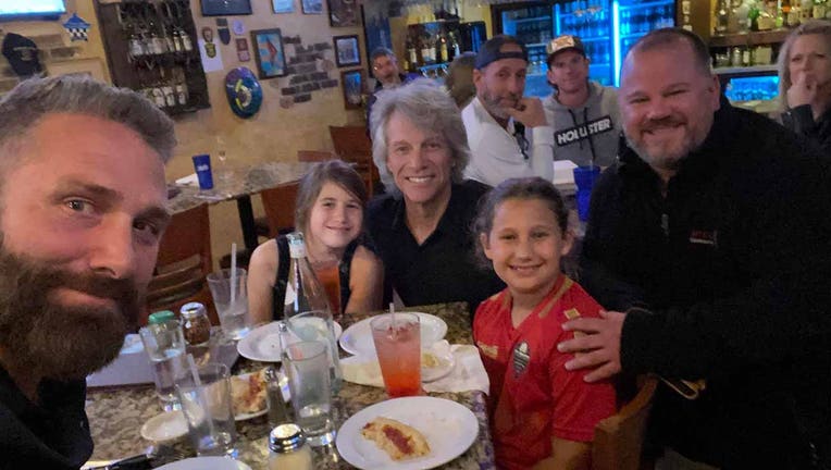Bon Jovi estuvo de visita a un restaurante de Florida
