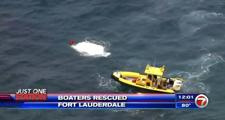 Bomberos rescataron a 4 personas que volcaron su bote en playa de Fort Lauderdale