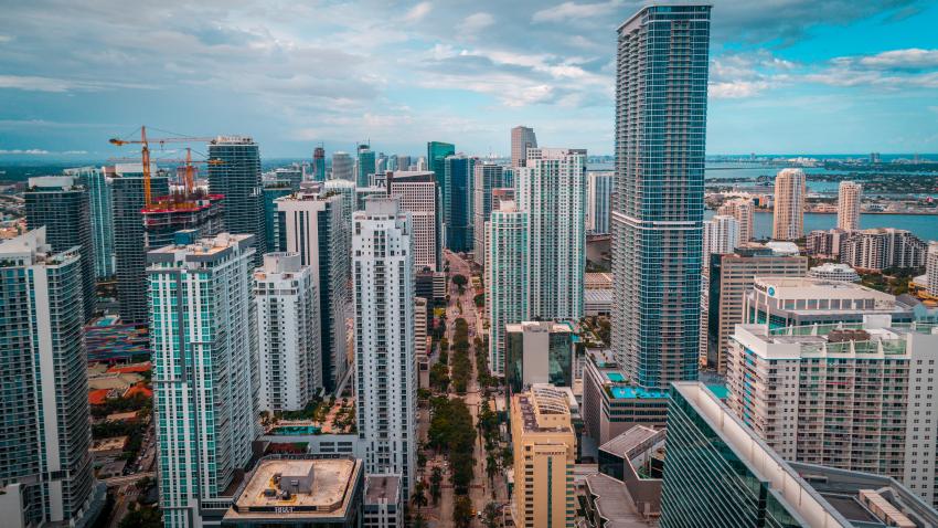 Habitantes de Miami protestan por reapertura en medio de la pandemia