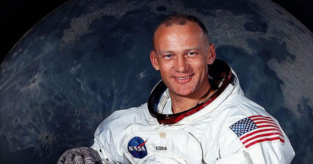 Chaqueta del vuelo a la luna de Buzz Aldrin vendida en subasta por $2,8 millones