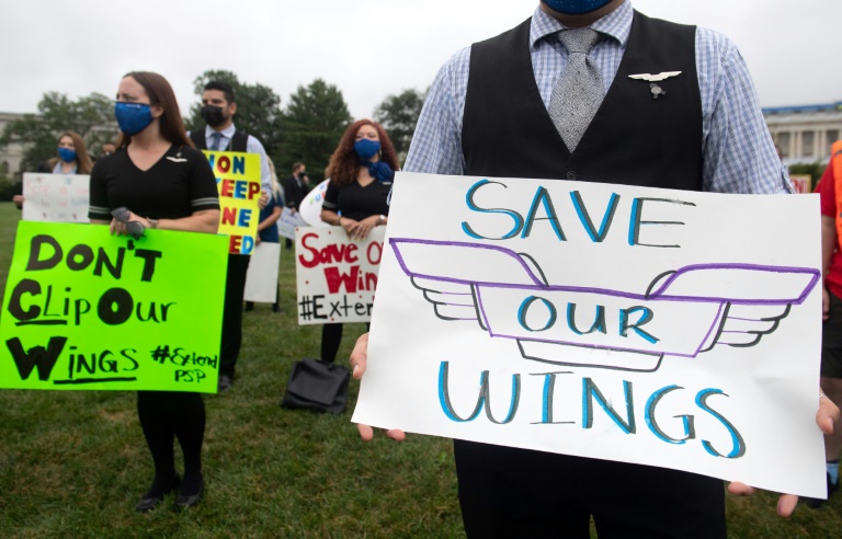 Pelosi instó a las aerolíneas de EE.UU. a detener los despidos mientras trabajan por la ayuda económica