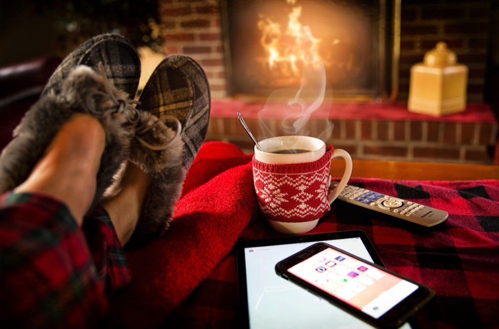 El mejor plan: Un tazón de chocolate, tu sofá y estas 5 películas de Navidad
