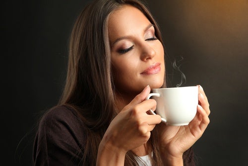 Beber de tres a cuatro tazas de café al día puede reducir el riesgo de cáncer de hígado