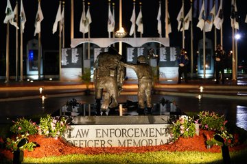 Policía de Miami-Dade homenajeó a los agentes de la ley caídos