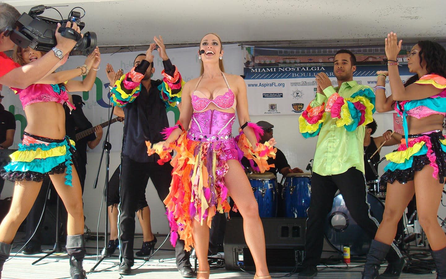 Calle Ocho Festival y Jazz in the Gardens le ponen ritmo al fin de semana en Miami