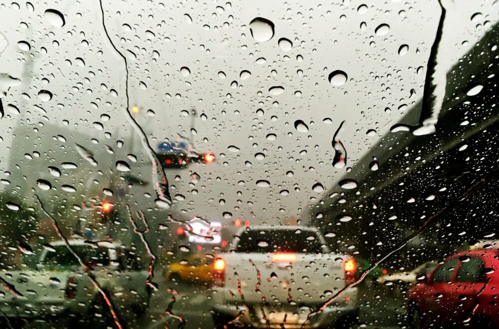 Calor sofocante y lluvias dispersas marcarán la semana en Miami