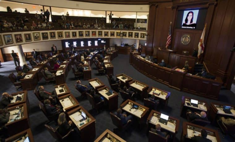 Congreso de Florida recibe proyecto para prohibir armas de asalto