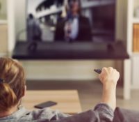Cómo cambiar los canales de la TV sin usar control remoto